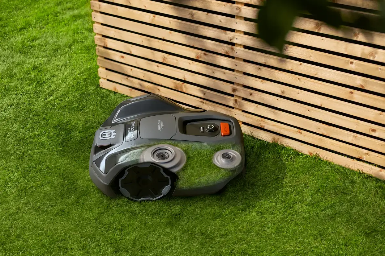 Husqvarna Automower® 305E NERA met draa