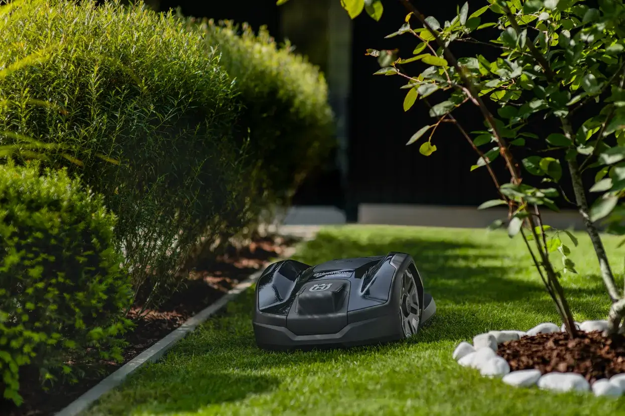 Husqvarna Automower® 305E NERA