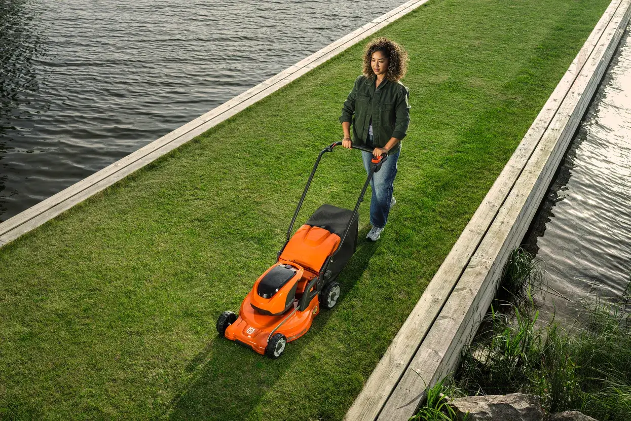 Husqvarna LC 247i