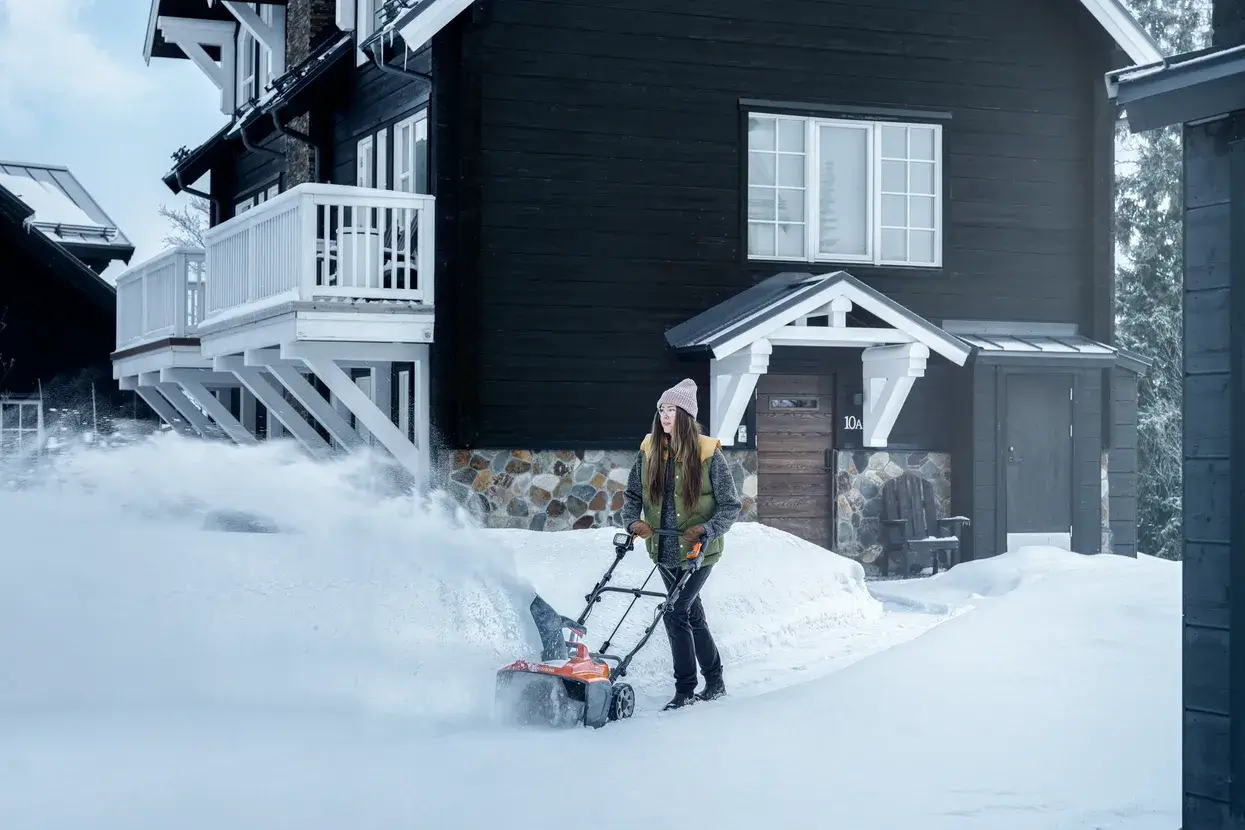 Husqvarna ST 143i sneeuwblazer