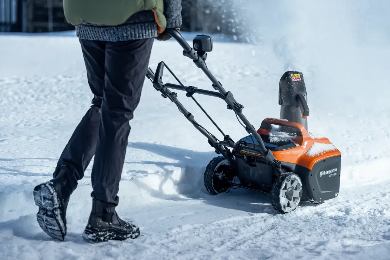 Husqvarna ST 143i sneeuwblazer