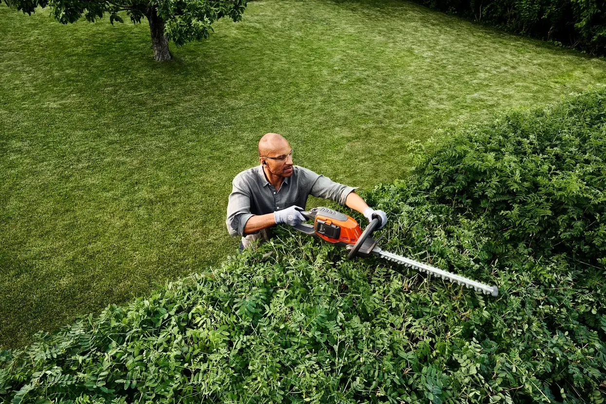 Husqvarna 215iHD45 met accu en oplader